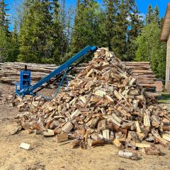 Unser Brennholz aus Birke spalten wir selber