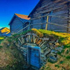 Gemauerter Erdkeller auf der Alm Långbodarna