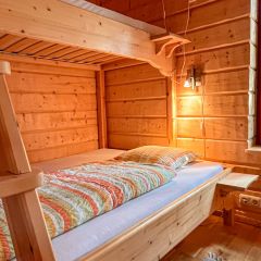 Das Schlafzimmer in der Ferienwohnung  für die nächsten Gäste vorbereiten