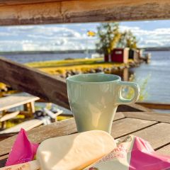 Kaffee und Eis im Cafe an der Hara brygga